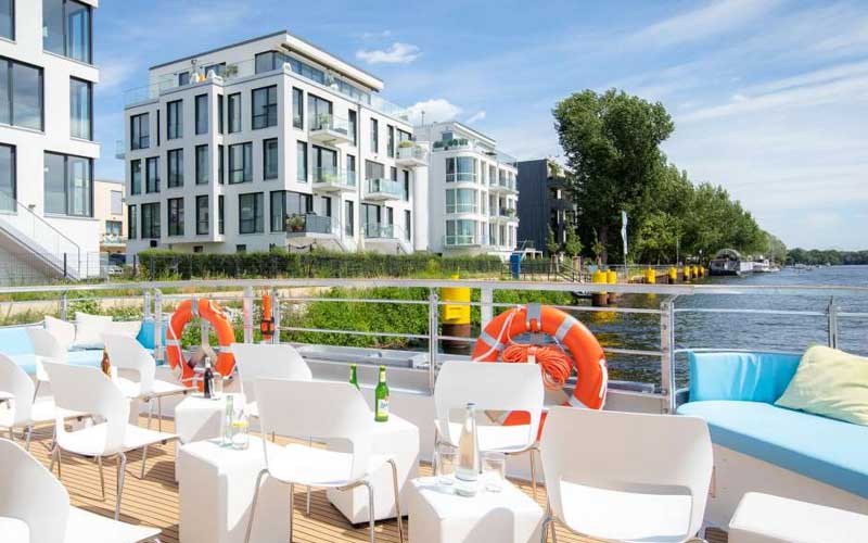 Rundfahrt mit dem Solar Katamaran in Berlin für Familien Berlin Solar Katamaran