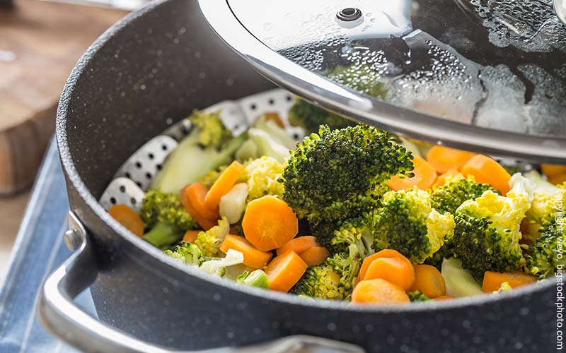 Gemüse schonend garen – Die besten Töpfe mit Dampfeinsatz